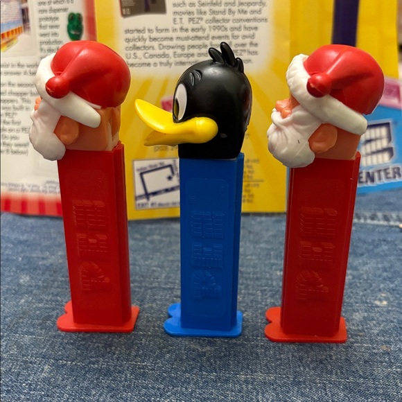 PEZ Bundle Santa and Daffy Duck Dispenser and PEZ lanyard - Picture 3 of 8